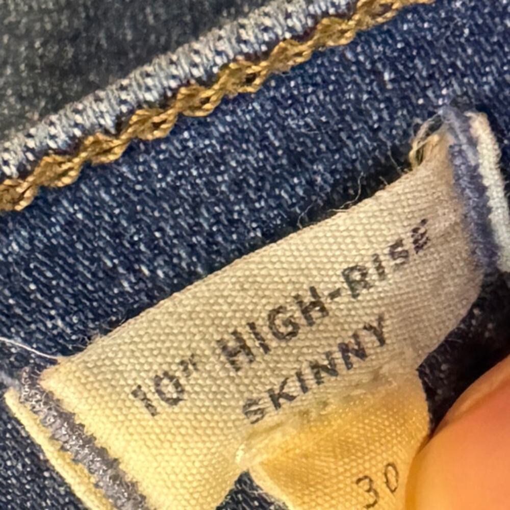 Madewell 10" High-Rise Skinny Jeans in Wendover Wash - Picture 6 of 9
